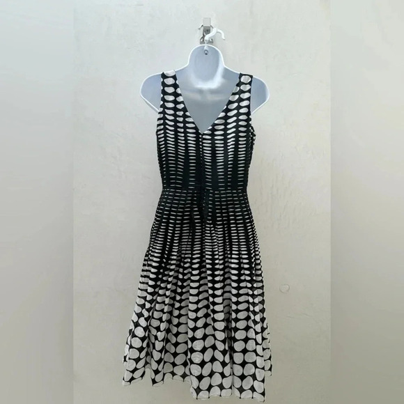 Talbots || Women's Geometric Elliptical Fit and Flare Dress Sz 2 - Picture 5 of 11